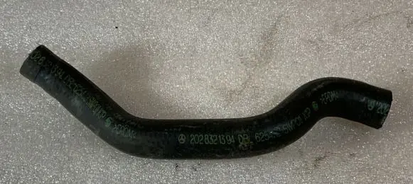 Mercedes-Benz C W202 Engine coolant pipe/hose 2028321394