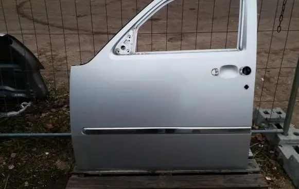 Dodge Nitro Front door