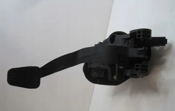Ford B-MAX Accelerator throttle pedal AY117B633GD