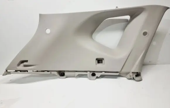 (D)pillar trim (top)