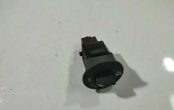 Toyota Avensis T250 Passenger airbag on/off switch 