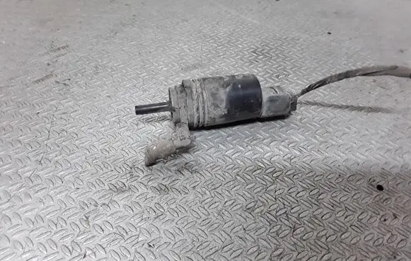 BMW 5 E60 E61 Windshield washer spray nozzle 67128377612
