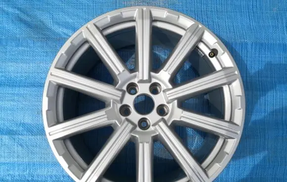 Audi Q7 4M R20 alloy rim 4M0601025AE