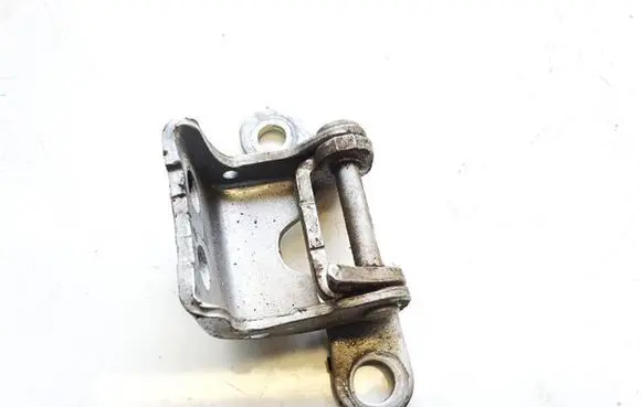 Honda CR-V Rear door lower hinge
