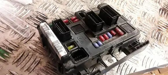 Citroen Berlingo Fuse module BSMB2 9643498980