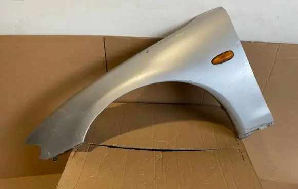 Mitsubishi Carisma Fender 