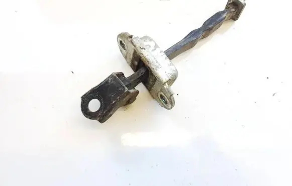 Volkswagen PASSAT B6 Rear door check strap stopper