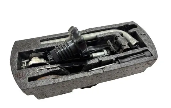 Volkswagen Golf VI Tool set 1J0012115AF