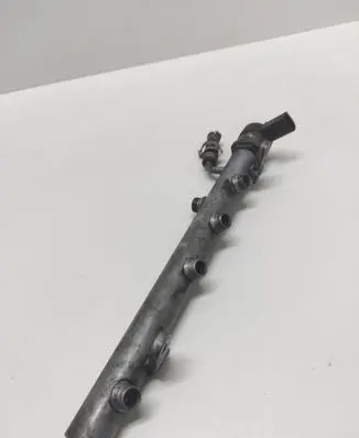 Jeep Grand Cherokee (WK) Fuel main line pipe A6420700495004 0634100340