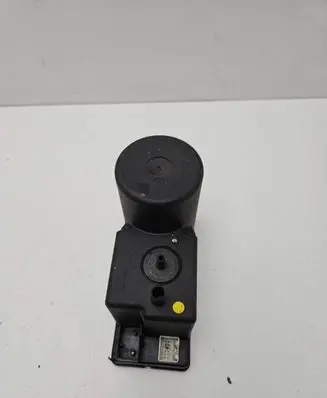 Audi A4 S4 B5 8D Central locking vacuum pump 4A0862257A