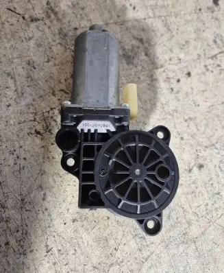 Ford Fiesta Front door window regulator motor 0130821938