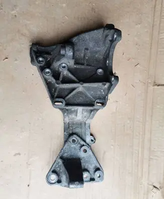 Volvo XC60 Engine mounting bracket 31316673