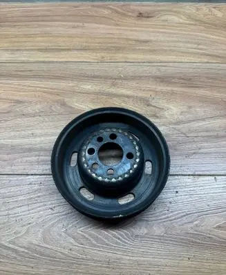 Volkswagen Golf IV Crankshaft pulley 06A105255F