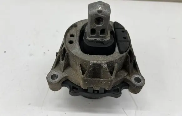 BMW 2 F22 F23 Engine mount bracket 6799104