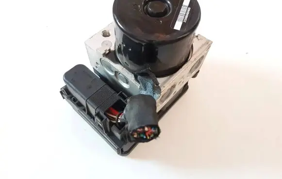 Volvo XC70 ABS Pump 31329139