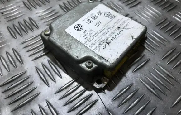 Volkswagen PASSAT B5 Airbag control unit/module 1j0909607 5wk4199