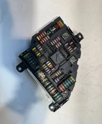 BMW 7 F01 F02 F03 F04 Fuse module