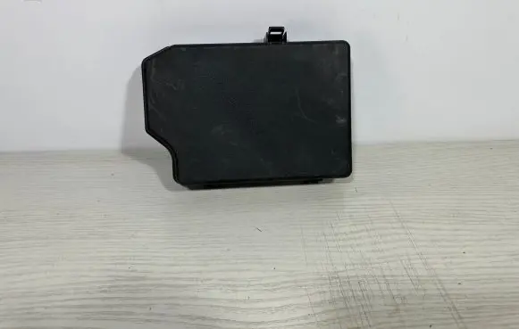 Suzuki SX4 S-Cross Fuse box cover