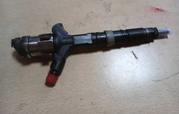 Toyota Land Cruiser (HDJ90) Fuel injector 2367030010