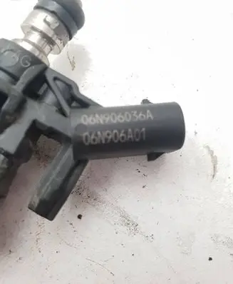 Audi A4 S4 B9 8W Fuel injector 0261500689