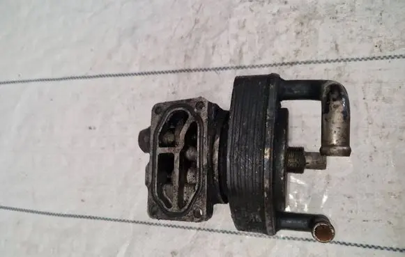 Isuzu Trooper Oil filter mounting bracket 