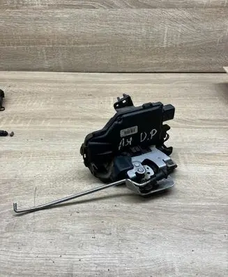 Audi A4 S4 B6 8E 8H Front door lock 8E1837016C RIGHTSIDE
