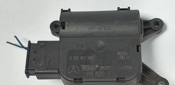 Mercedes-Benz A W169 A/C air flow flap actuator/motor A1698201042