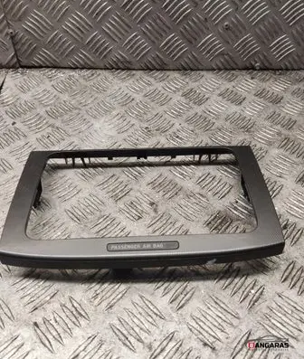 Volkswagen PASSAT B6 Radio/GPS head unit trim 3c0858069m