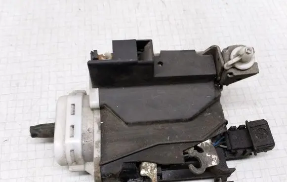 Audi A6 S6 C4 4A Front door lock 4A1837016B