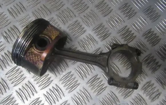Chrysler Voyager Piston with connecting rod 4654355e