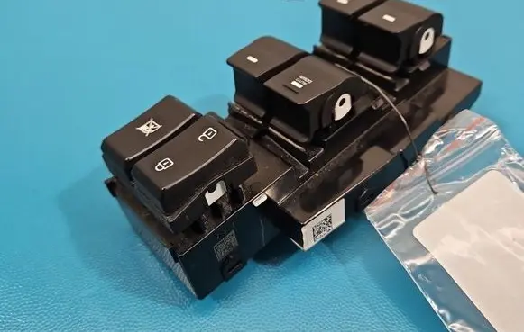Hyundai Elantra VI Electric window control switch 299159179 IMPRK1538846