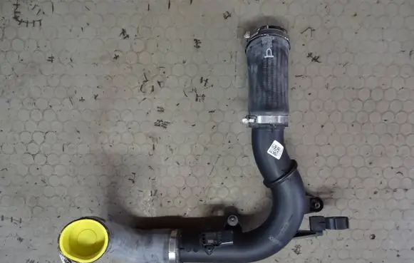 Audi Q3 F3 Intercooler hose/pipe 6C0145770A 5QF145792
