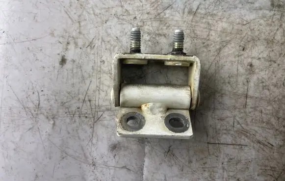 Mitsubishi Pajero Sport I Tailgate/trunk/boot hinge