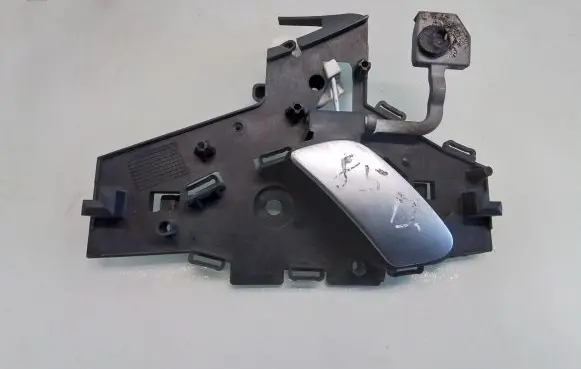 Rear door interior handle