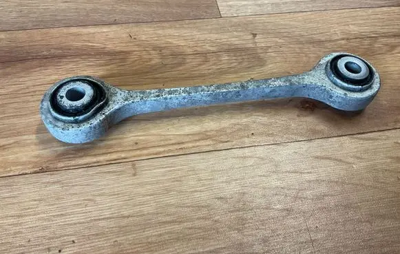 Volkswagen Touareg II Front control arm 7L0411317
