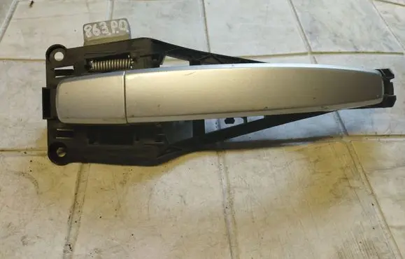 Opel Astra H Front door exterior handle