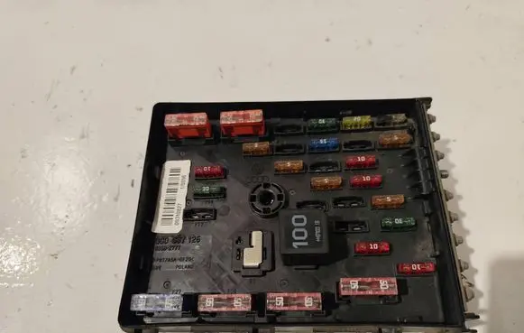 Volkswagen PASSAT B6 Fuse module 3C0937125 63592777