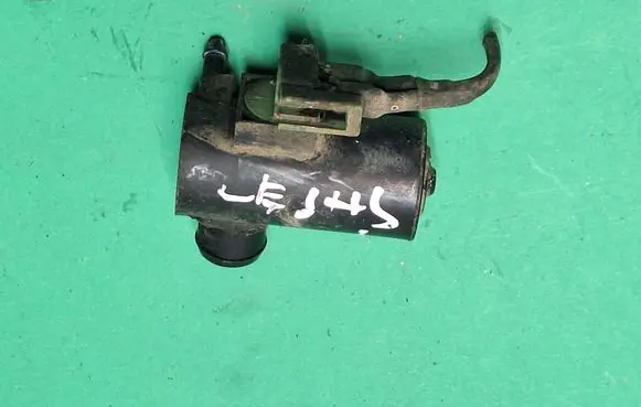 Subaru Legacy Windscreen/windshield washer pump 