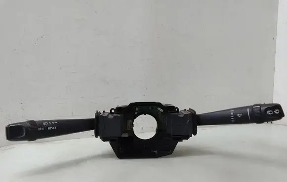 Volvo XC70 Wiper turn signal indicator stalk/switch 30658614