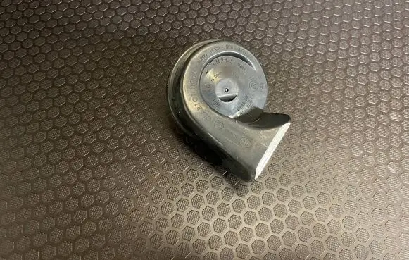 BMW 5 F10 F11 Horn signal 703881157