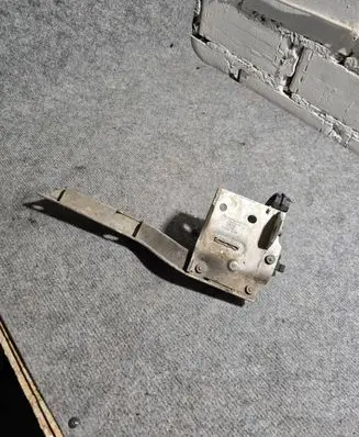 BMW 5 F10 F11 Radiator mount bracket 7186513 7211161 7207151