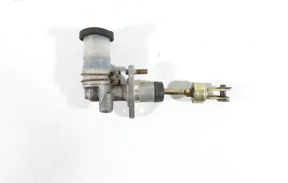Suzuki Grand Vitara I Clutch master cylinder