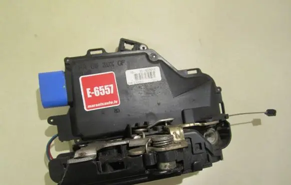 Seat Altea Front door lock 3D1837015