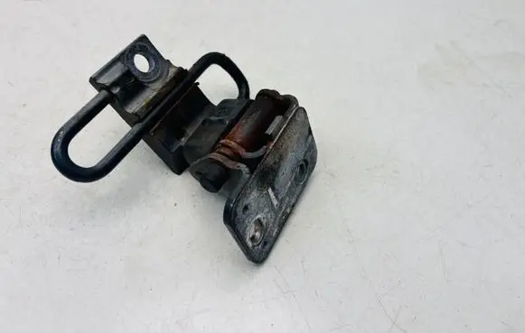 Audi TT TTS Mk2 Front door lower hinge 8J0831412