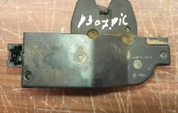 Peugeot 307 Loading door lock 