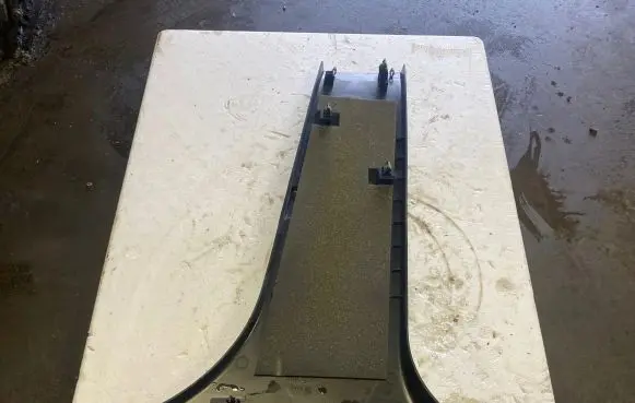 (B) pillar trim (bottom)