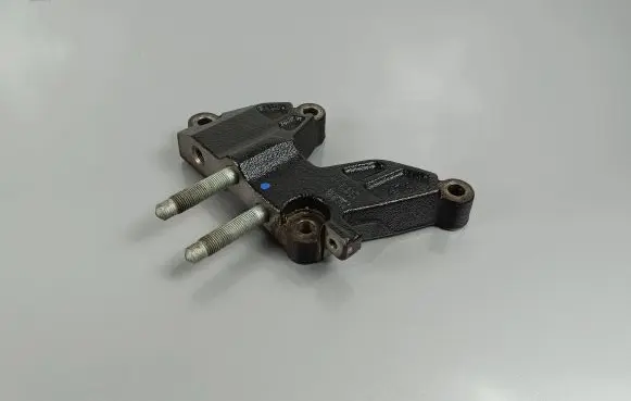 Hyundai Santa Fe Engine mounting bracket