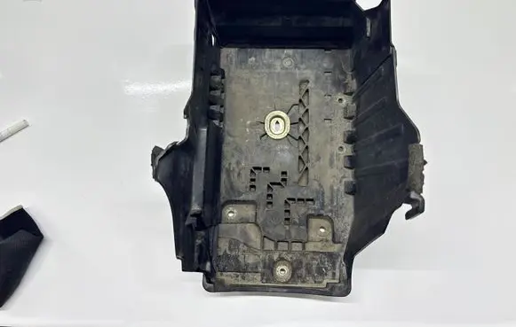 Volvo V70 Battery tray 31299867