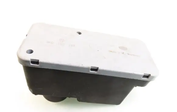 Volkswagen Golf III Central locking vacuum pump 1H0962257