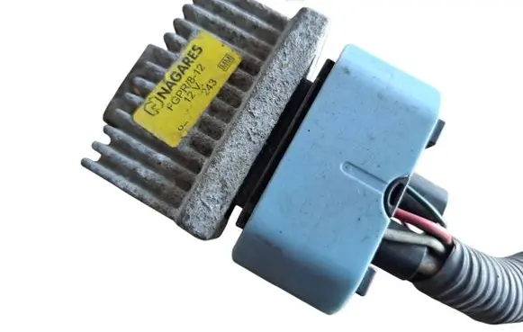 Nissan Juke I F15 Glow plug pre-heat relay 8200859243